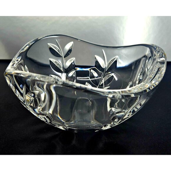 Tiffany & Co. Crystal Leaf Etched Triangular Bowl - Picture 1 of 8